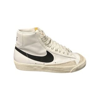 Nike womens Blazer Mid 77